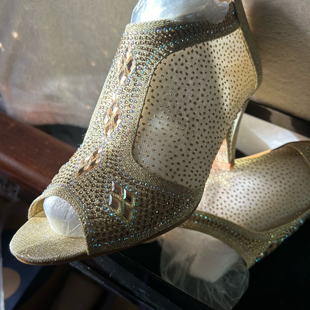 Mila Lady salsa shoes. Beautiful, never worn.